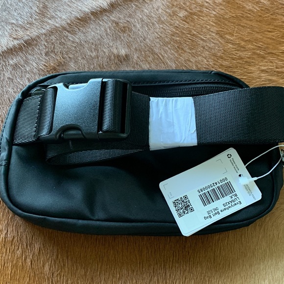 Everywhere Belt Bag - Black - Picture 2 of 3